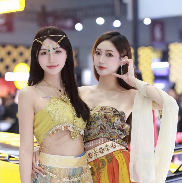 美女车模来袭，2024九州汽车生态博览会车模风采